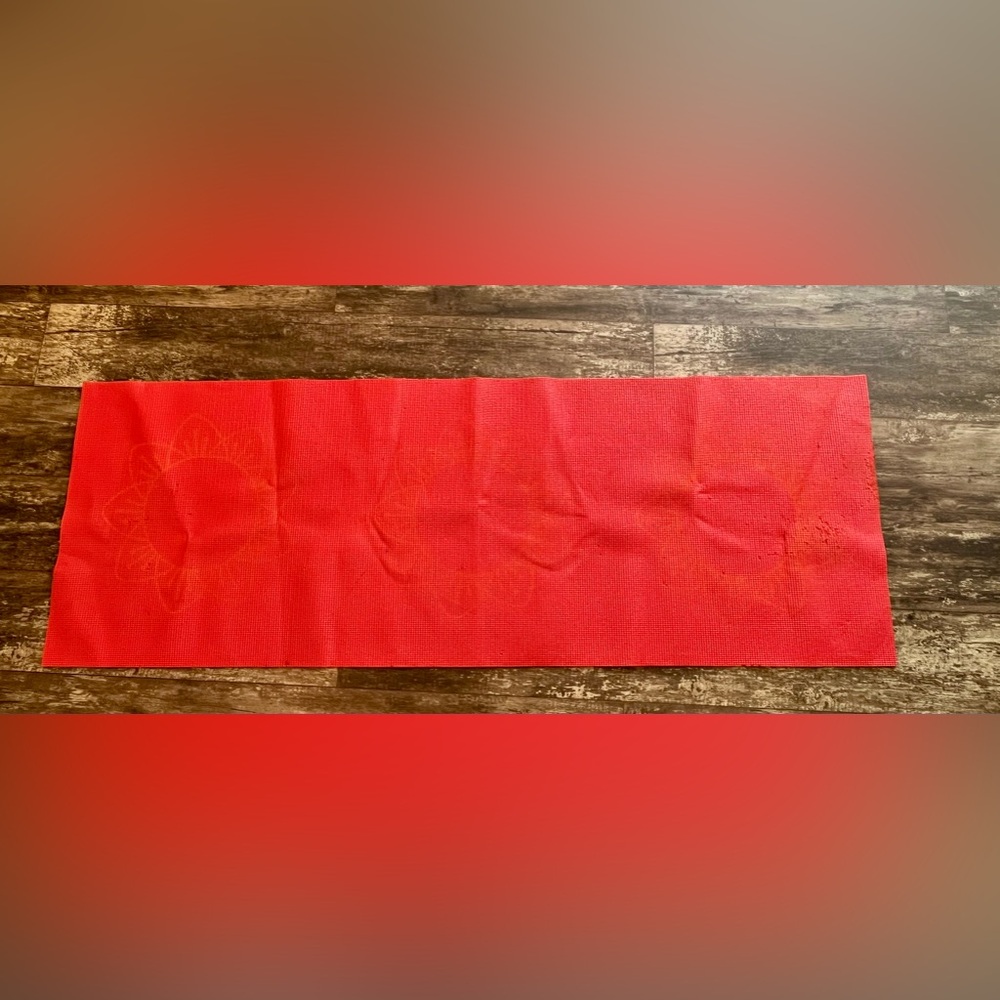 Yoga mat with flower design